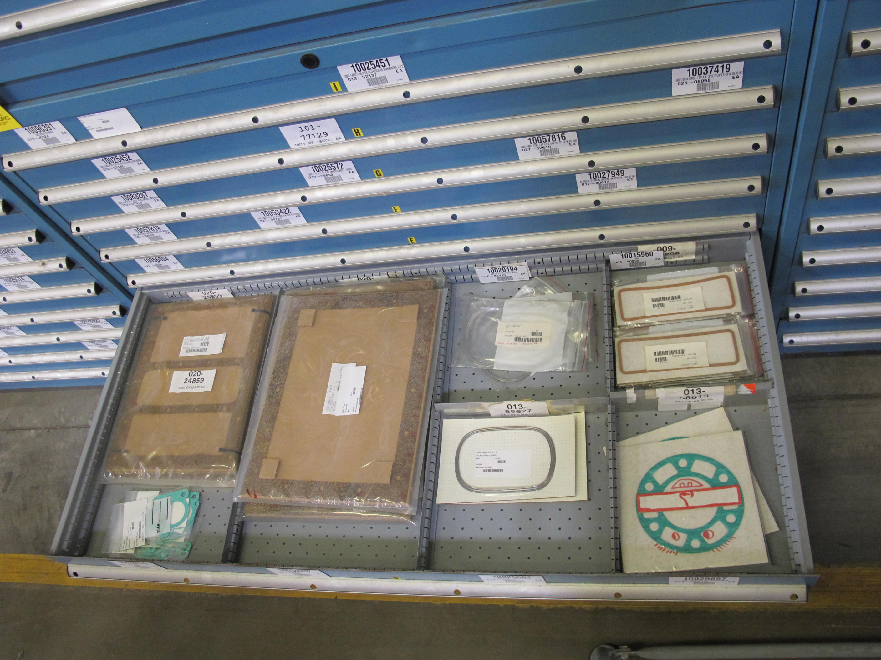 LISTA HEAVY DUTY 9-DRAWER PARTS CABINET W/ CONTENTS (W-50) LOADING & HANDLING FEE $25-